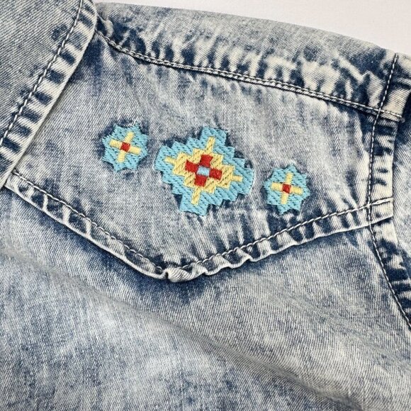 RRR Womens Southwestern Shirt Denim Snap Embroidered Indigo Acid Wash - Picture 8 of 13